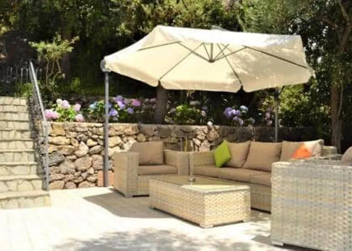 Holiday home Ischia-forio-punta Caruso-la Grille Du Coq-villa 4 Il Prezzo Della E Riferito All'intero Con Il Limite Delle Persone Previste N 6 *