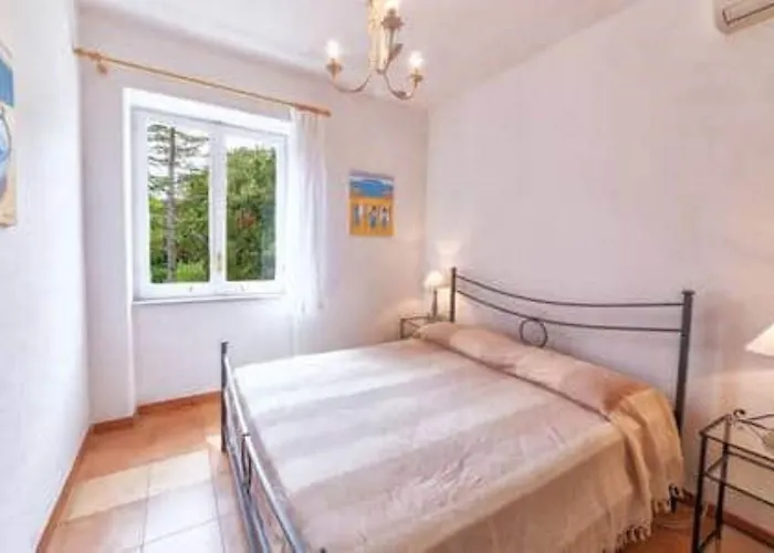 Ischia-forio-punta Caruso-la Grille Du Coq-villa 4 Il Prezzo Della E Riferito All'intero Con Il Limite Delle Persone Previste N 6 *